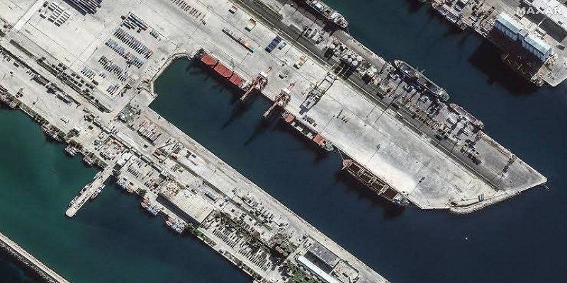 الحكومة السورية تتولى إدارة مرفأ طرطوس ومطار اللاذقية الدولي