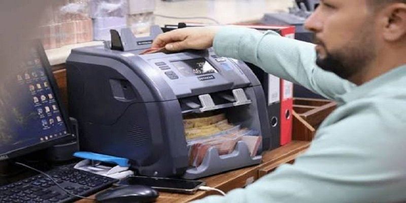 الليرة السورية الجديدة تستعيد حضورها في أسواق إدلب وريف حلب بعد سنوات من غيابها