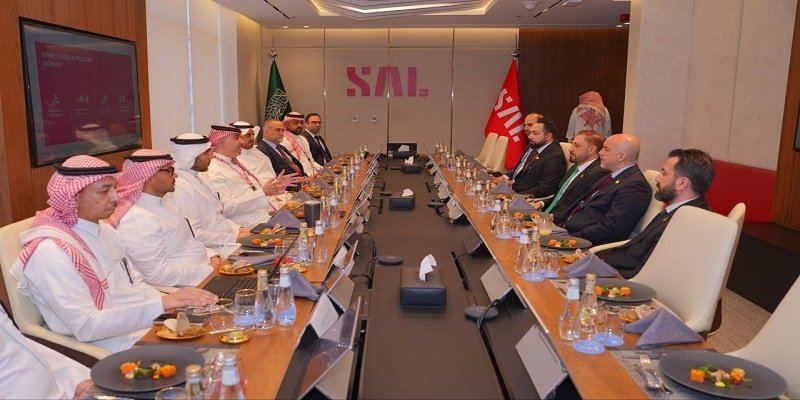 سوريا تبحث مع شركة «سال» السعودية تعزيز التعاون في الشحن الجوي والخدمات اللوجستية