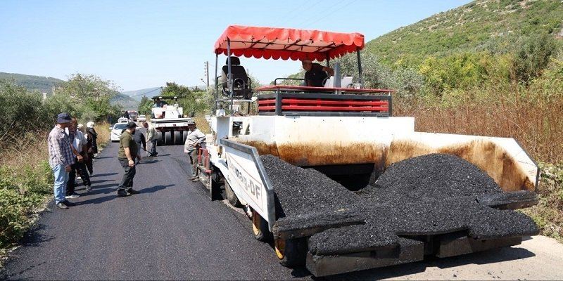 المباشرة بأعمال صيانة وتأهيل طريق مصياف - وادي العيون بريف حماة
