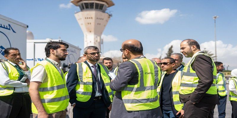 وفد من طيران السلام العمانية يزور مطار دمشق لبحث استئناف الرحلات الجوية