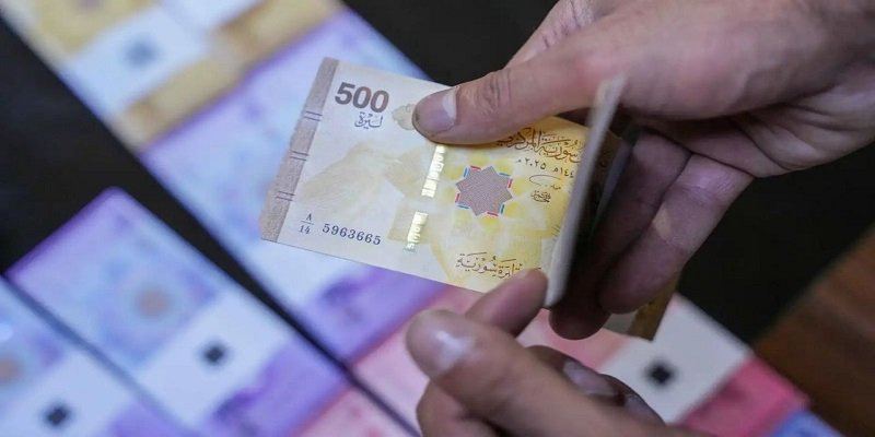الفجوة في رواتب العاملين بالقطاع العام في سوريا تفتح ملف العدالة الوظيفية