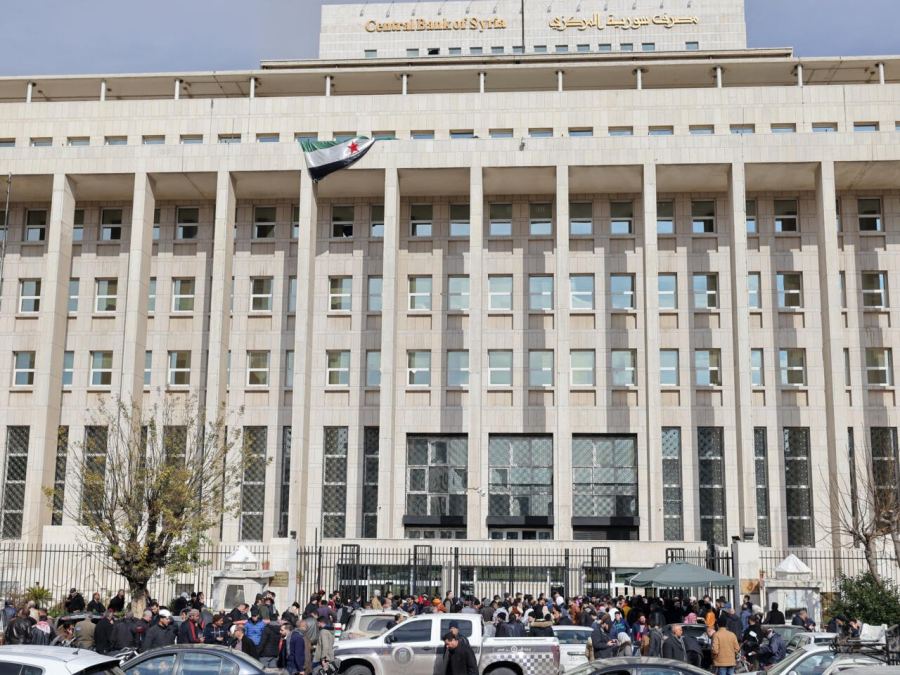المركزي السوري ينفذ أول اعتماد مستندي منذ 14 عاماً لتمويل توريدات نفطية من أرامكو