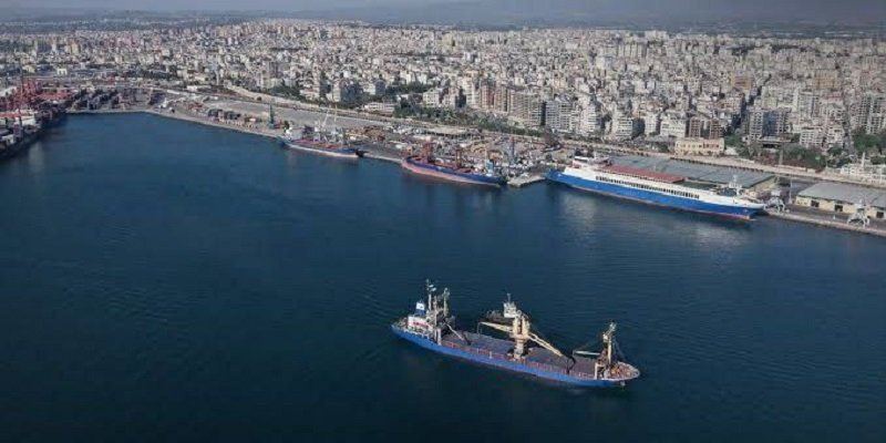 15 ناقلة نفطية تنتظر تفريغ شحناتها في الموانئ السورية